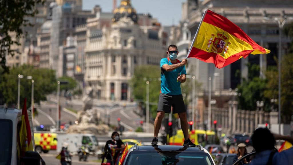 Warga Spanyol Turun ke Jalan Protes Lockdown