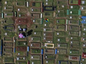 20 Makam Warga Tionghoa di Aceh Barat Tergerus Abrasi 20 Makam Warga Tionghoa di Aceh Barat Tergerus Abrasi