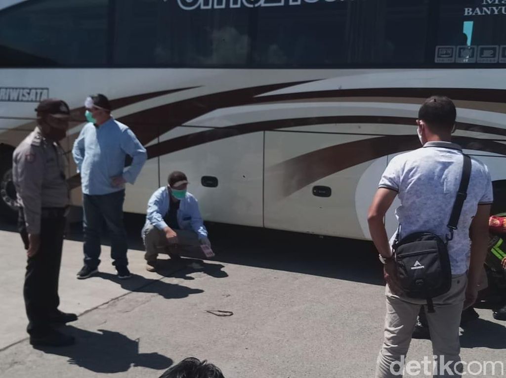 4 TKA Asal China yang Gagal Pulang Dikembalikan ke Jember 4 TKA Asal China yang Gagal Pulang Dikembalikan ke Jember