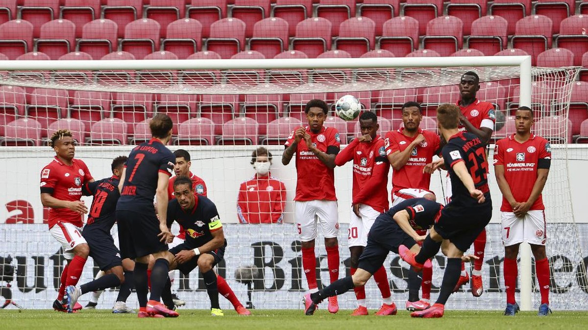 RB Leipzig menang 5-0 atas Mainz 05 di pekan ke-27. (Foto: Kai Pfaffenbach/pool via AP)