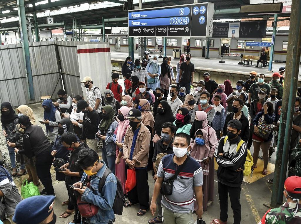 Data Penumpang KRL Disorot, KCI: Banyak Kantor di DKI Abaikan Sistem Shift Kerja Data Penumpang KRL Disorot, KCI: Banyak Kantor di DKI Abaikan Sistem Shift Kerja