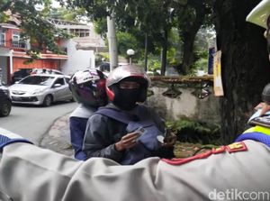 PPKM di Pantai Pelabuhanratu, Nggak Bermasker Disuruh Push-Up