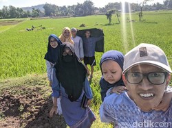 Cerita Warga Ponorogo Lewat Sawah Demi Sungkem Gegara Gang Desa Diportal