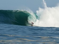 Pantai Krui Lampung, Surga Peselancar di Pesisir Barat