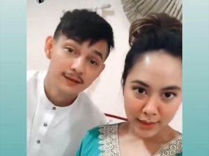 Lebaran Pertama Marcell Darwin Jadi Imam Salat Id hingga Makan Ketupat