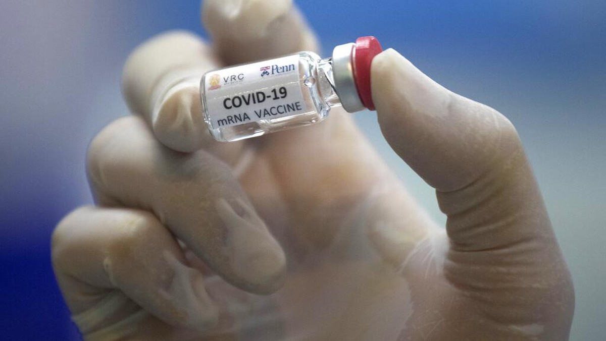 Ilustrasi proses pembuatan vaksin virus Corona. (Foto: AP/Sakchai Lalit)