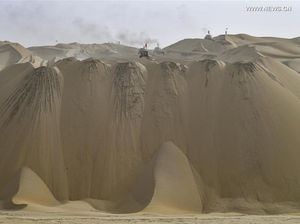 Keren Banget! China Bangun Jalan Raya di Tengah Gurun Pasir