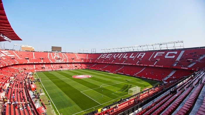 SEVILLE, SPAIN - FEBRUARY 16: General view inside the stadium prior to the Liga match between Sevilla FC and RCD Espanyol at Estadio Ramon Sanchez Pizjuan on February 16, 2020 in Seville, Spain. (Photo by Fran Santiago/Getty Images)