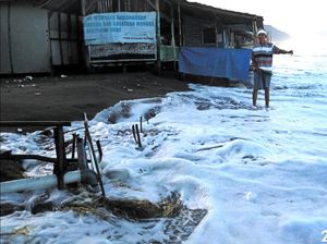 Dear Wisatawan, Hati-hati Ombak Pantai Palabuhanratu Sedang Tak Ramah Dear Wisatawan, Hati-hati Ombak Pantai Palabuhanratu Sedang Tak Ramah
