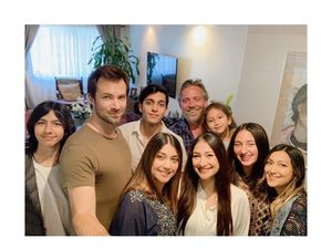 Sarah Azhari Rasakan Idul Fitri Semakin Beda saat Lockdown di Los Angeles Sarah Azhari Rasakan Idul Fitri Semakin Beda saat Lockdown di Los Angeles