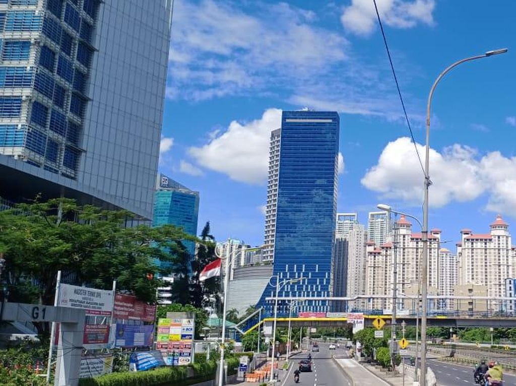 Langit Jakarta Biru Cerah, Pemprov: Udara Lebaran Terbaik Sejak 5 Tahun Langit Jakarta Biru Cerah, Pemprov: Udara Lebaran Terbaik Sejak 5 Tahun
