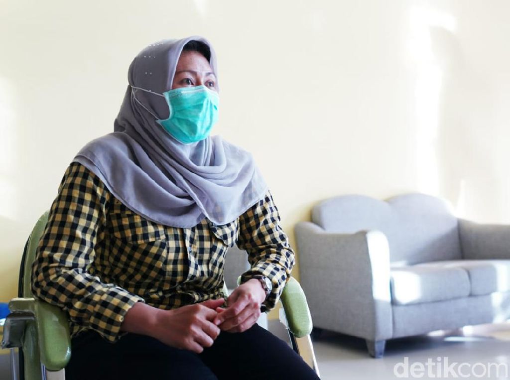 Kisah Tenaga Medis Pisah dari Keluarga, Lebaran di Tempat Karantina Kisah Tenaga Medis Pisah dari Keluarga, Lebaran di Tempat Karantina