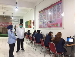 300 Napi Perempuan di Lapas Pondok Bambu Silaturahmi Virtual dengan Keluarga