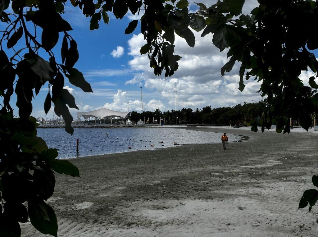 Pantai Ancol Masih Ditutup Untuk Wisawatan Pantai Ancol Masih Ditutup Untuk Wisawatan