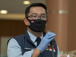 Kang Emil Sedih, Corona Bikin 10 Juta Warga Jabar Harus Disuntik