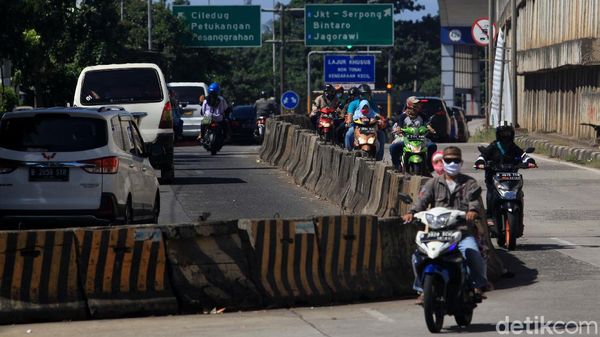 Akses Putar Balik Jauh, Pemotor di Ciledug Terpaksa Lawan Arah
