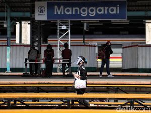 Hari Ini, Pengguna KRL Wajib Pakai Masker Kain 3 Lapis-Medis