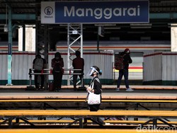 Hari Ini, Pengguna KRL Wajib Pakai Masker Kain 3 Lapis-Medis