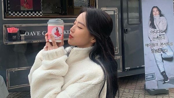 Cantiknya Son Naeun, Pemeran Dinner Mate Saat Kulineran di Luar Negeri