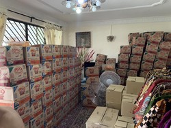 Akibat Salah Pesan, Rumah Netizen Ini Dipenuhi 70 Kardus Keripik Singkong!