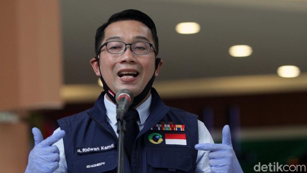 Cek Kesiapan New Normal, Jokowi Tinjau Mal di Bekasi Presiden Joko Widodo hari mengunjungi mal yang berada di Bekasi. Kedatangannya itu untuk meninjau kesiapan Bekasi menjalankan skema new normal.