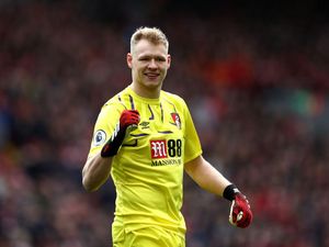 Belanja ke Supermarket, Kiper Bournemouth Ini Positif Corona
