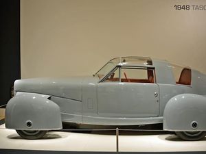 Mobil Klasik Ini Punya Desain Pesawat Tempur