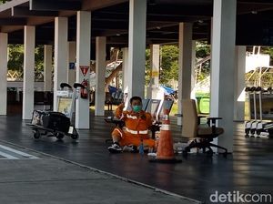 Ini Penampakan TKA China yang Ngambek Bertahan di Bandara Banyuwangi