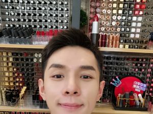 Si Raja Lipstik, Pria Ini Sukses Jual Online Rp 26 M dalam Sehari