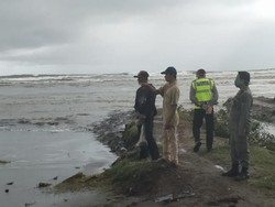 Tak Hanya di Kadupandak, Balon Udara Juga Jatuh di Pantai Selatan Cianjur