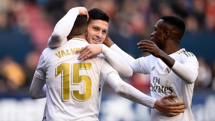 PAMPLONA, SPAIN - FEBRUARY 09: Luka Jovic of Real Madrid celebrates with Federico Valverde and Vinicius Junior after scoring his teams fourth goal during the La Liga match between CA Osasuna and Real Madrid CF at El Sadar Stadium on February 09, 2020 in Pamplona, Spain. (Photo by Juan Manuel Serrano Arce/Getty Images)