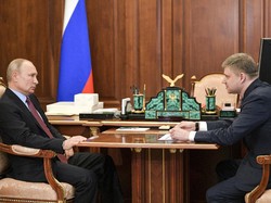 Putin Kembali Berkantor di Kremlin di Tengah Lockdown Corona