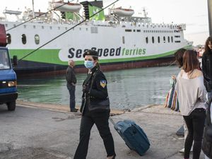 Yunani Buka Pelayanan Kapal Feri dan Restoran untuk Turis Domestik