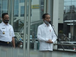 Jokowi Yakin Pendisiplinan Masyarakat oleh TNI-Polri Bikin Kurva Corona Turun