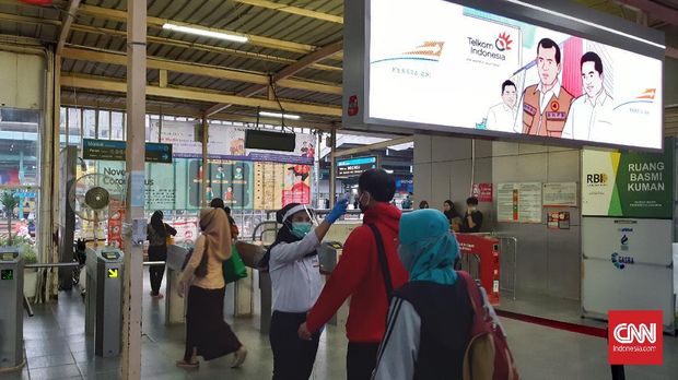 Situasi stasiun manggarai pada hari pertama kerja usai lebaran, Selasa (26/5)