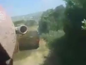 Parkir Sembarangan, Mercy Ini Disiram Tinja