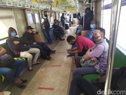 Pembatasan Jam Operasional Dicabut, Begini Suasana di KRL Pagi Ini