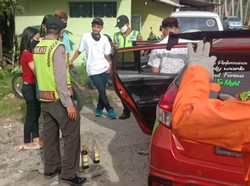 Pasangan Remaja Sembunyikan Miras Saat Terjaring PSBB di Sukabumi