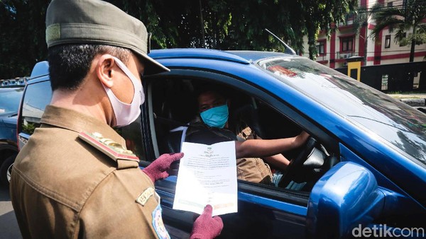 Ditlantas Polda Metro Jaya perketat pemeriksaan SIKM Jakarta bagi pemudik yang hendak kembali ke Ibu Kota. Pemeriksaan itu salah satunya dilakukan di perbatasan