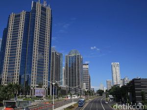 Melihat Lagi Biru Langit Jakarta yang Diklaim Terbaik Selama 5 Tahun Terakhir