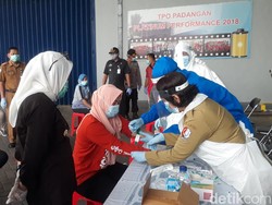 165 Buruh Pabrik dan Karyawan Swalayan di Bojonegoro Jalani Rapid Test