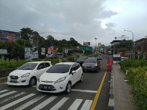Banyak Orang Jakarta Jalan-jalan ke Puncak, Polisi Sempat Berlakukan One Way