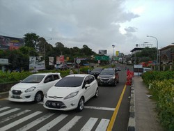 Banyak Orang Jakarta Jalan-jalan ke Puncak, Polisi Sempat Berlakukan One Way