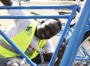 Pahlawan COVID-19 di Sudan Adalah Pesepeda