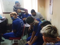 Dilarang Masuk Desa karena Tak Bermasker, 7 Pria Ini Keroyok Petugas