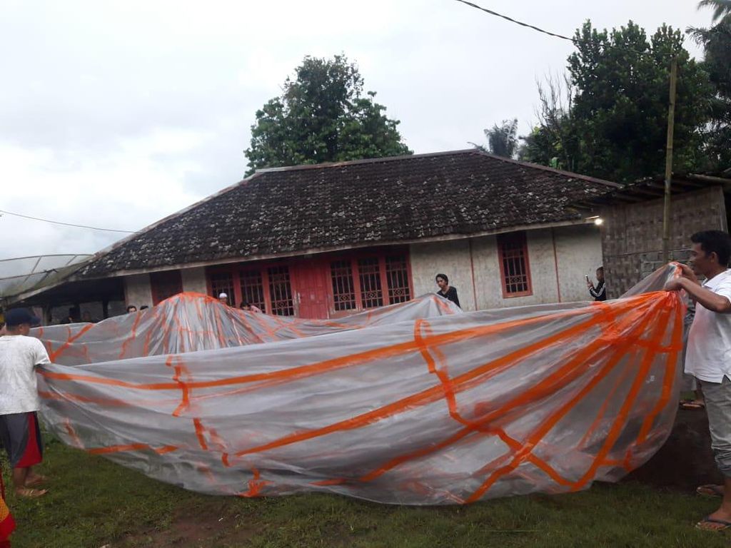 Jabar Hari Ini: Balon Udara Misterius di Cianjur-Guru Ponpes Cabuli Santri Jabar Hari Ini: Balon Udara Misterius di Cianjur-Guru Ponpes Cabuli Santri