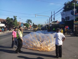 Polisi Amankan 87 Balon Udara di Ponorogo