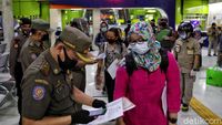 Pemeriksaan Penumpang dari Luar Kota di Stasiun Gambir Diperketat