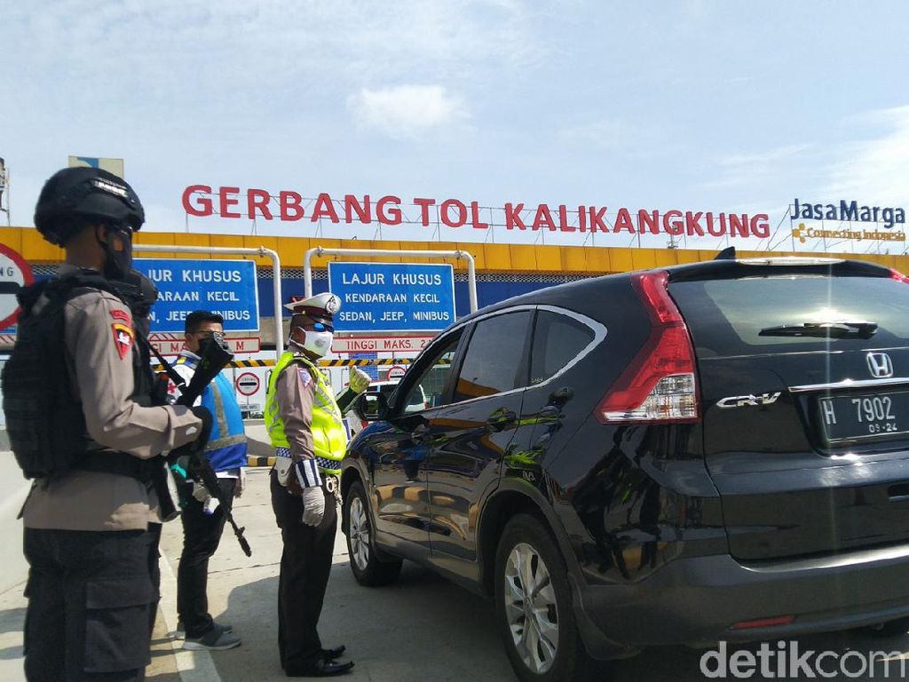 Kendaraan ke Jakarta Diperiksa, Ada 10 Ribu Petugas Sekat Perbatasan Jateng