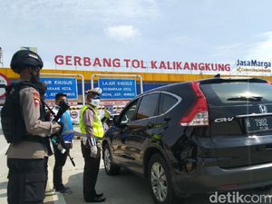 Kendaraan ke Jakarta Diperiksa, Ada 10 Ribu Petugas Sekat Perbatasan Jateng Kendaraan ke Jakarta Diperiksa, Ada 10 Ribu Petugas Sekat Perbatasan Jateng